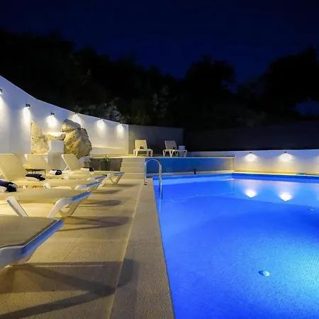بيت للعطل Awesome In With Indoor Swimming Pool, Outdoor Swimming Pool And Heated Swimming Pool