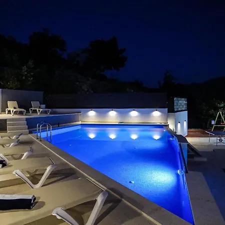 بيت للعطل Awesome In With Indoor Swimming Pool, Outdoor Swimming Pool And Heated Swimming Pool *